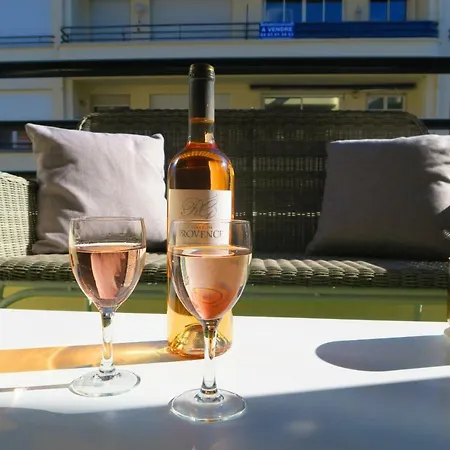 Nestor&jeeves - Galet Terrasse - - Very Close Sea